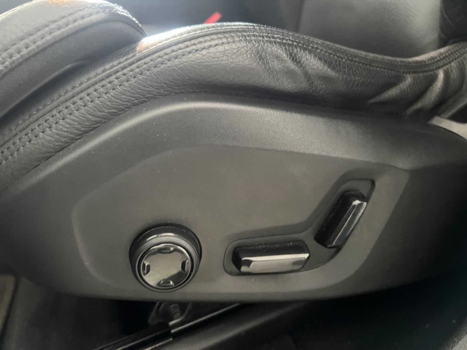 Fahrzeugabbildung Volvo XC 60 XC60 Inscription AWD * Business Xemium *