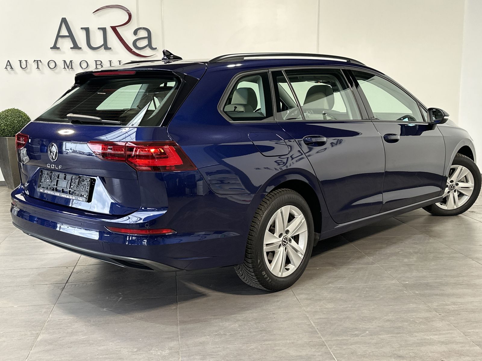 Fahrzeugabbildung Volkswagen Golf Variant 2.0 TDI DSG Life NAV+LED+AHK+PANORA