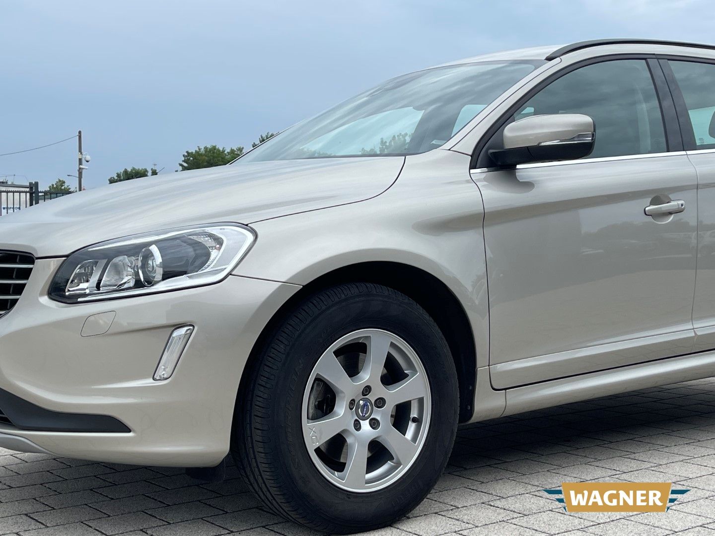 Fahrzeugabbildung Volvo XC60 Momentum 2WD Bi-Xenon SHZ 1-Hand