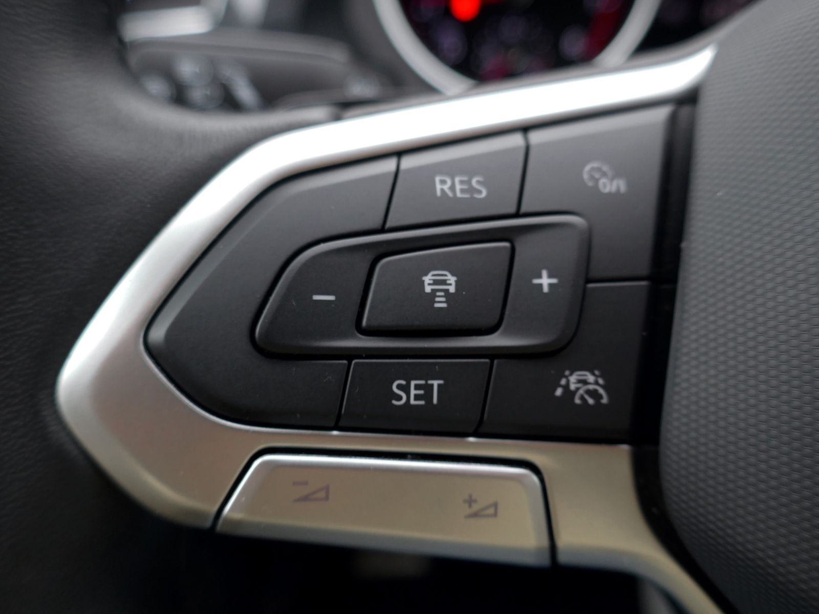 Fahrzeugabbildung Volkswagen Tiguan MOVE 1.5 TSI DSG | LED AHK RFK ACC