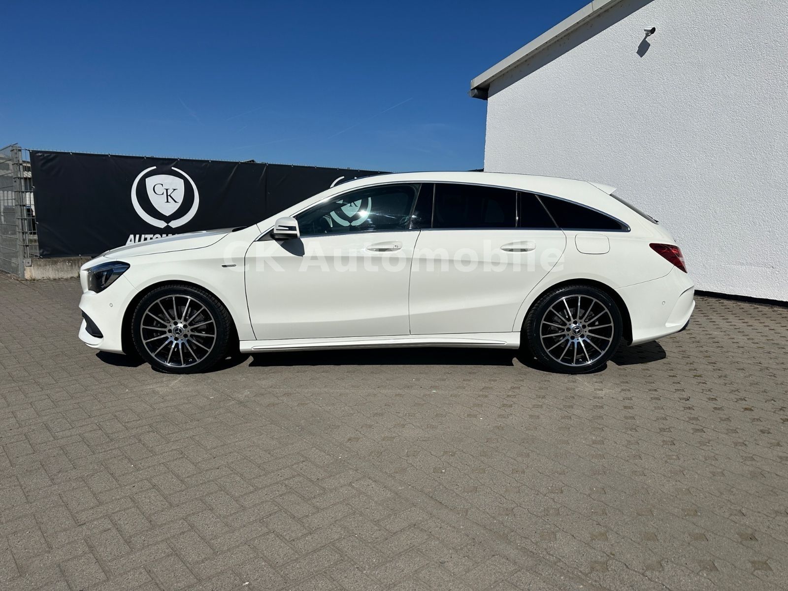 Fahrzeugabbildung Mercedes-Benz CLA220d Shooting Brake Peak Edition/Navi/LED/Kam
