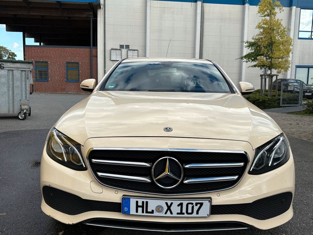 Image of Mercedes-Benz E 200