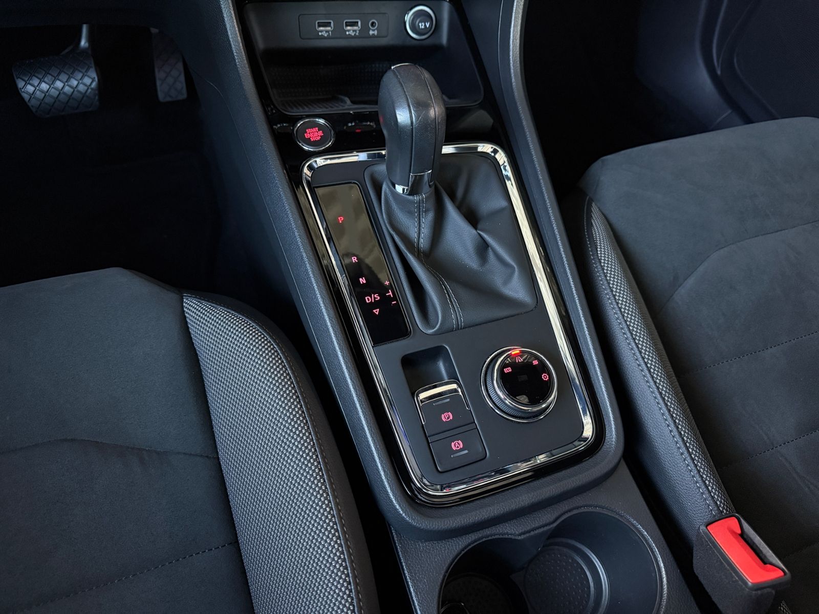 Fahrzeugabbildung SEAT Ateca Xcellence PANO BEATS ACC LED