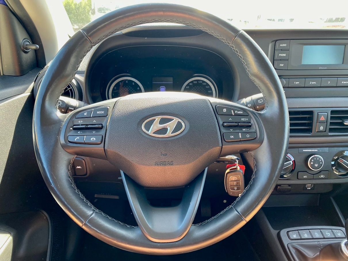 Fahrzeugabbildung Hyundai i10 1.0 KLIMA SHZ LRHZ ALLWETTER PDC BLUETOOTH