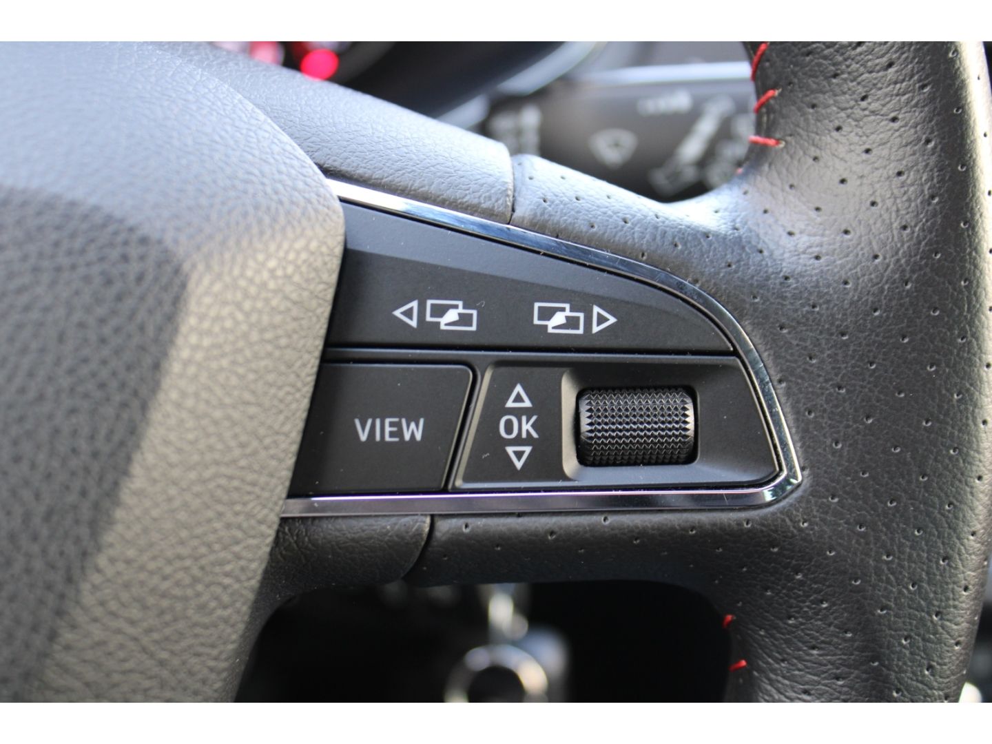 Fahrzeugabbildung SEAT Arona 1.0 TSI FR LED Navi TWA PDC DAB SHZ Tempom