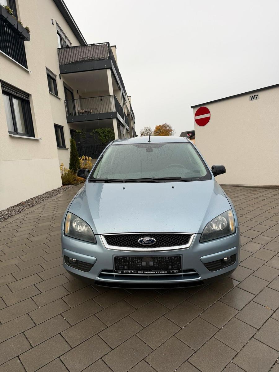 Ford Focus 2006 — rear view
