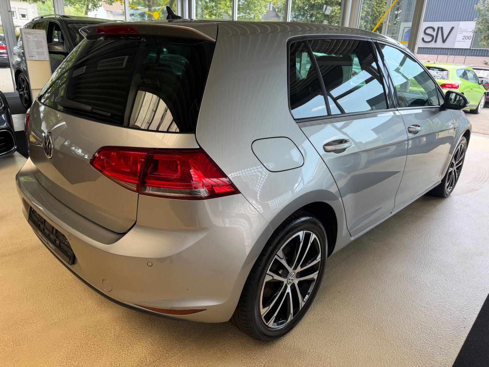 Fahrzeugabbildung Volkswagen Golf VII Lim. Lounge BMT