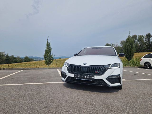 Skoda Octavia Combi RS 4x4 *SHZ*DAB*LED*LENKRADHZ*CAM