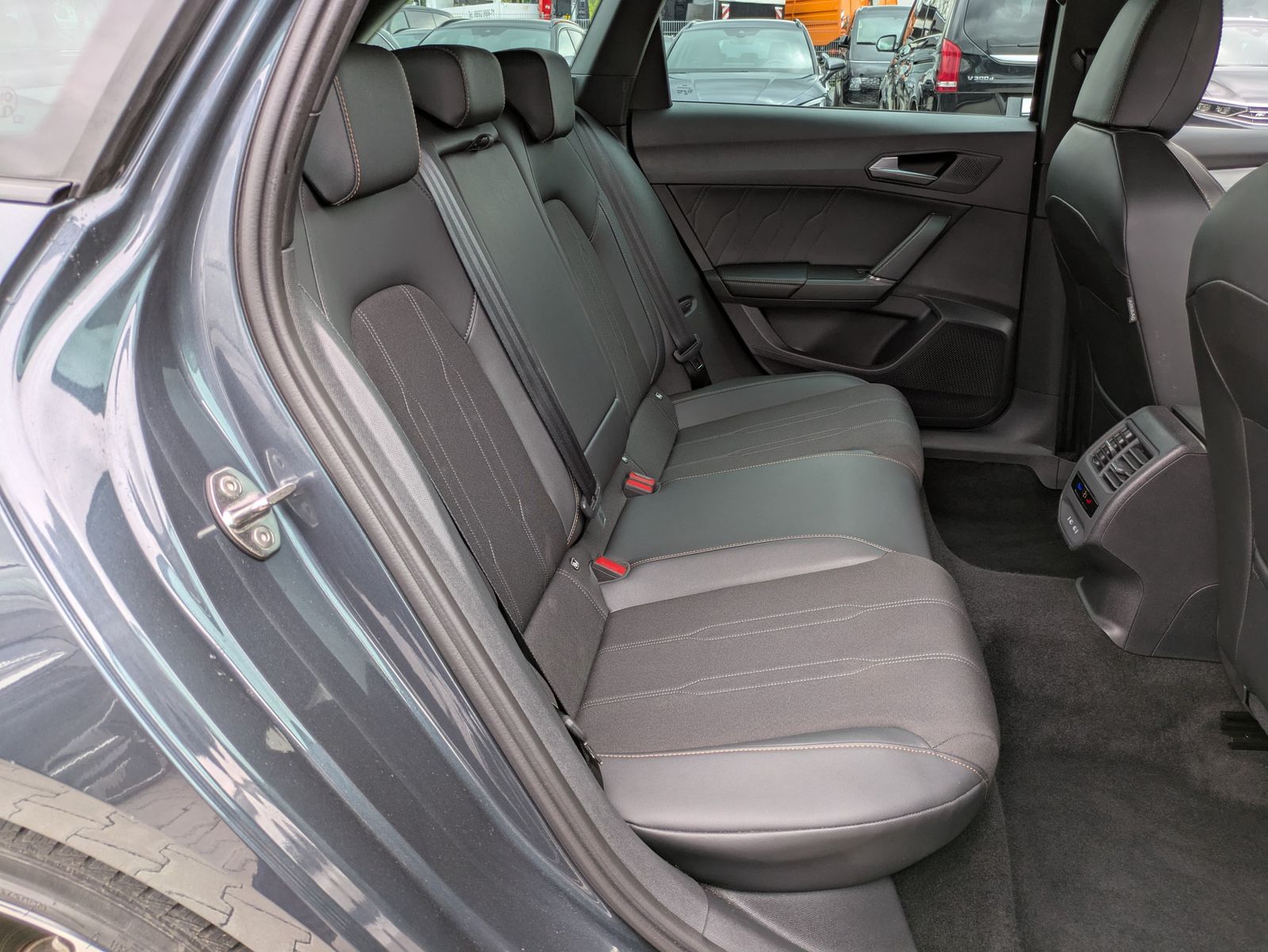 Fahrzeugabbildung CUPRA Leon 1.5 eTSI DSG MATRIX-LED*ACC*AHK*KAMERA*18"