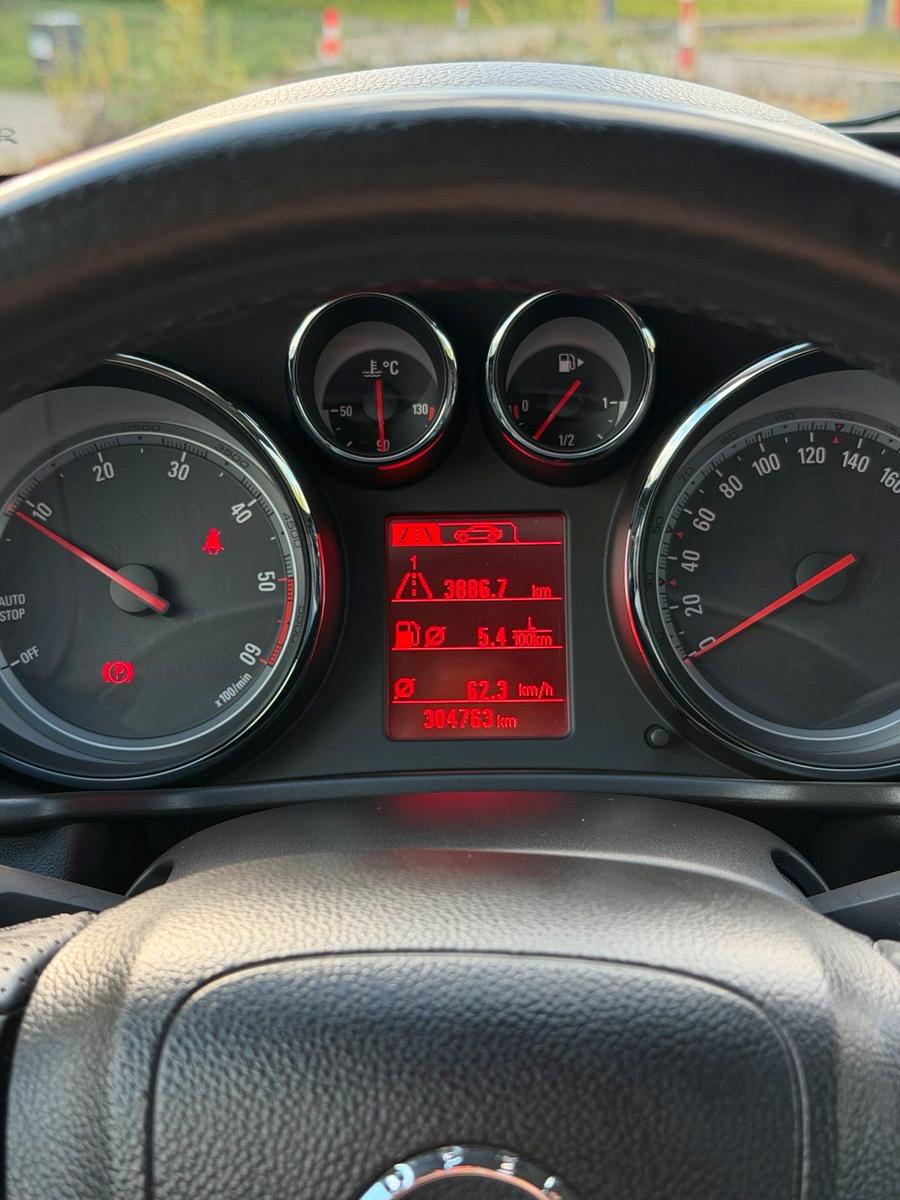 Opel Insignia 2011 — photo 8