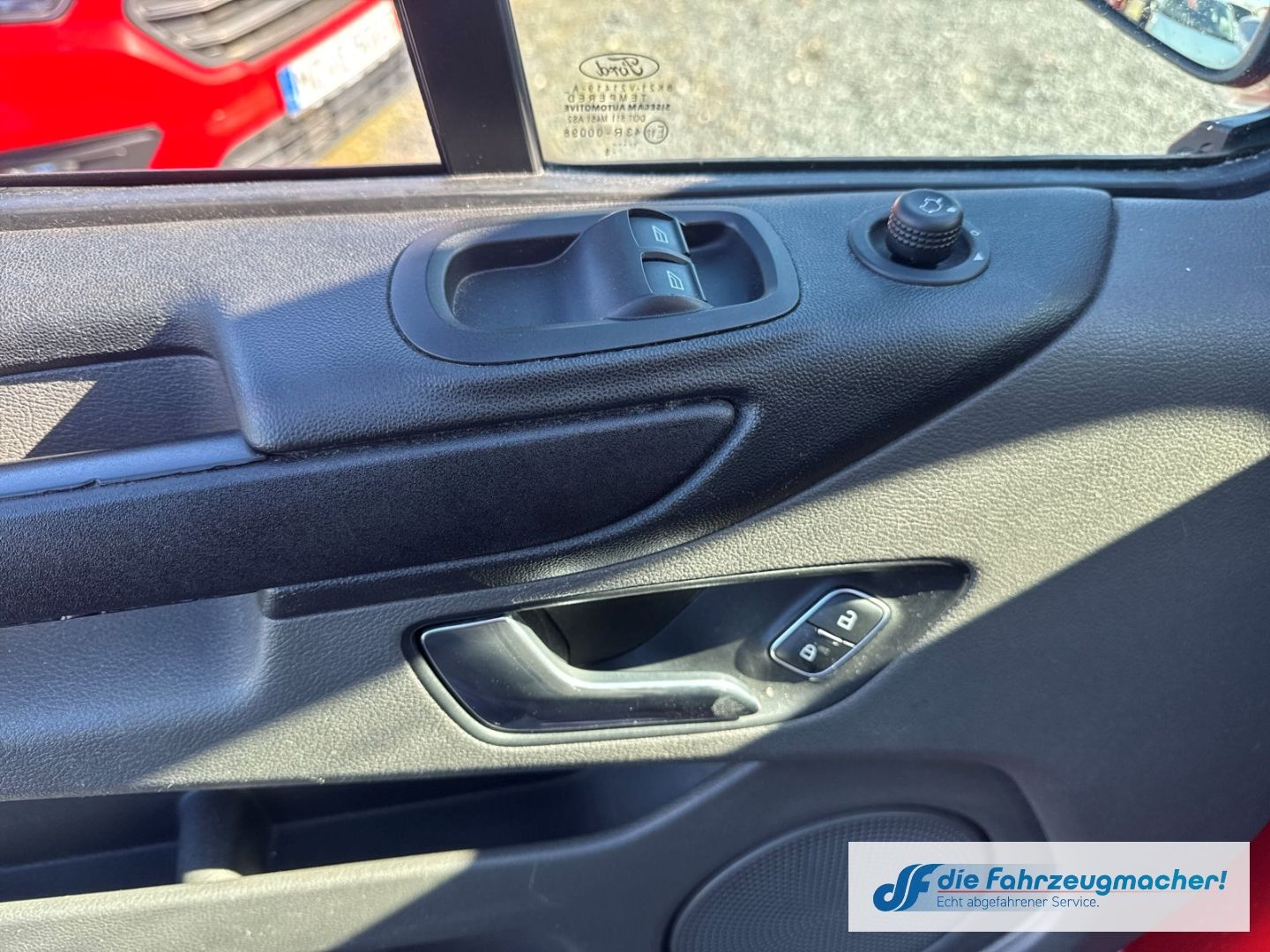 Fahrzeugabbildung Ford Transit Custom Tourneo 320 L1 Trend *EXPORT*4143