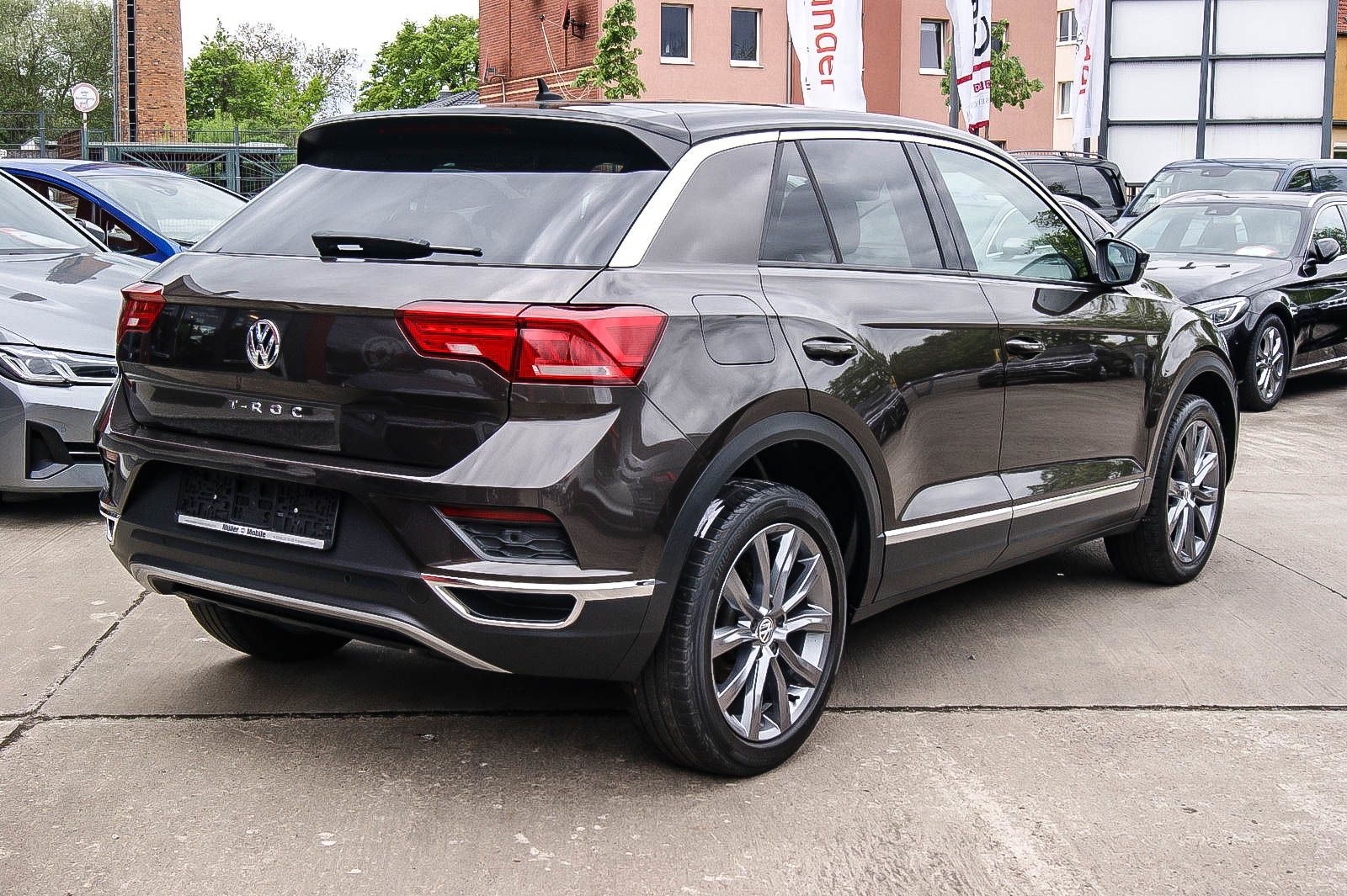 Fahrzeugabbildung Volkswagen T-Roc 15TSI DSG Style STHZG NAVI KAMERA 1HAND AC