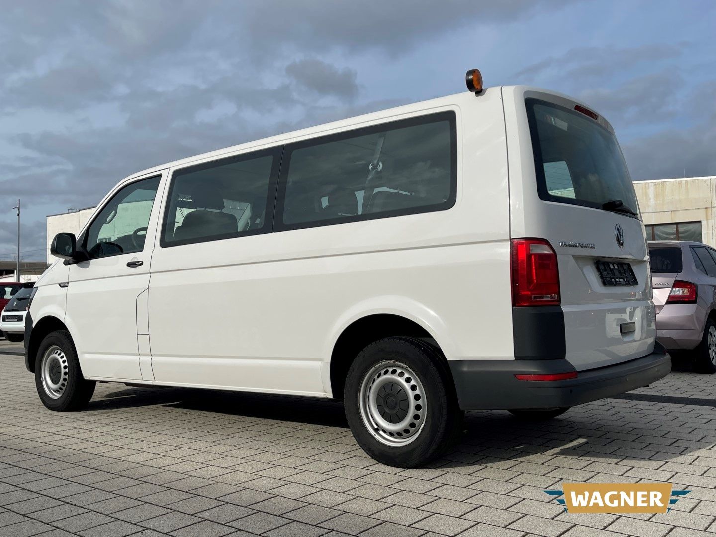 Fahrzeugabbildung Volkswagen T6 Kombi EcoProfi lang 9 Sitzer Klima