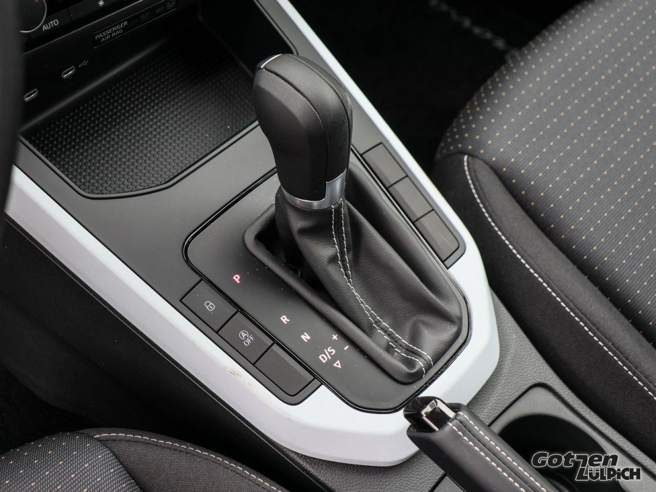Fahrzeugabbildung SEAT Arona Style 1.0 TSI DSG LED App-Connect Winter