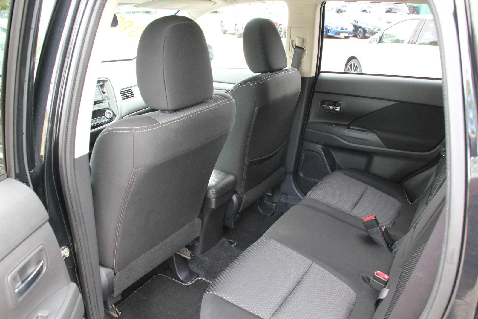 Fahrzeugabbildung Mitsubishi Outlander SUV-Star 2WD