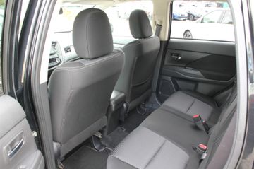 Mitsubishi Outlander - 11