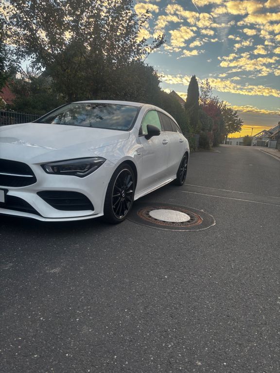 Image of Mercedes-Benz CLA 220 Shooting Brake