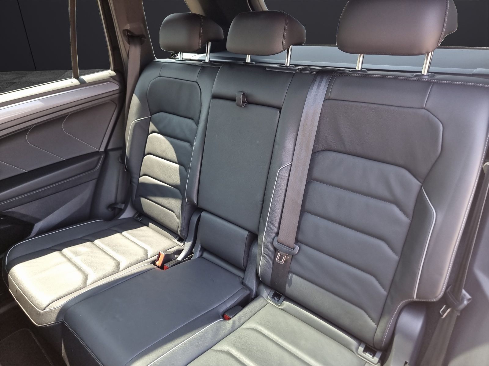 Fahrzeugabbildung Volkswagen Tiguan Allspace Highline 4M TDI DSG LED ACC 19"