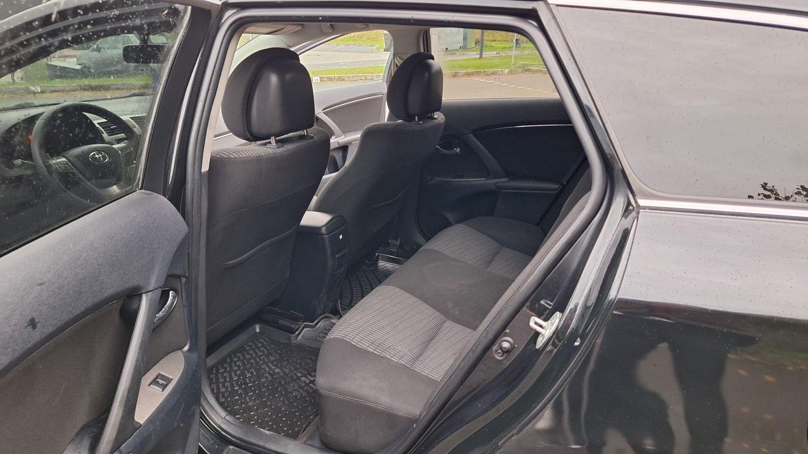 Toyota Avensis 2010 — photo 12