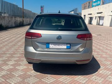 Volkswagen Passat - 5