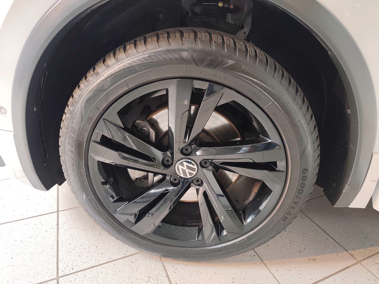 Volkswagen Tiguan Allspace 2.0 TSI 4MOTION R-Line *7-Sitze* foto 24
