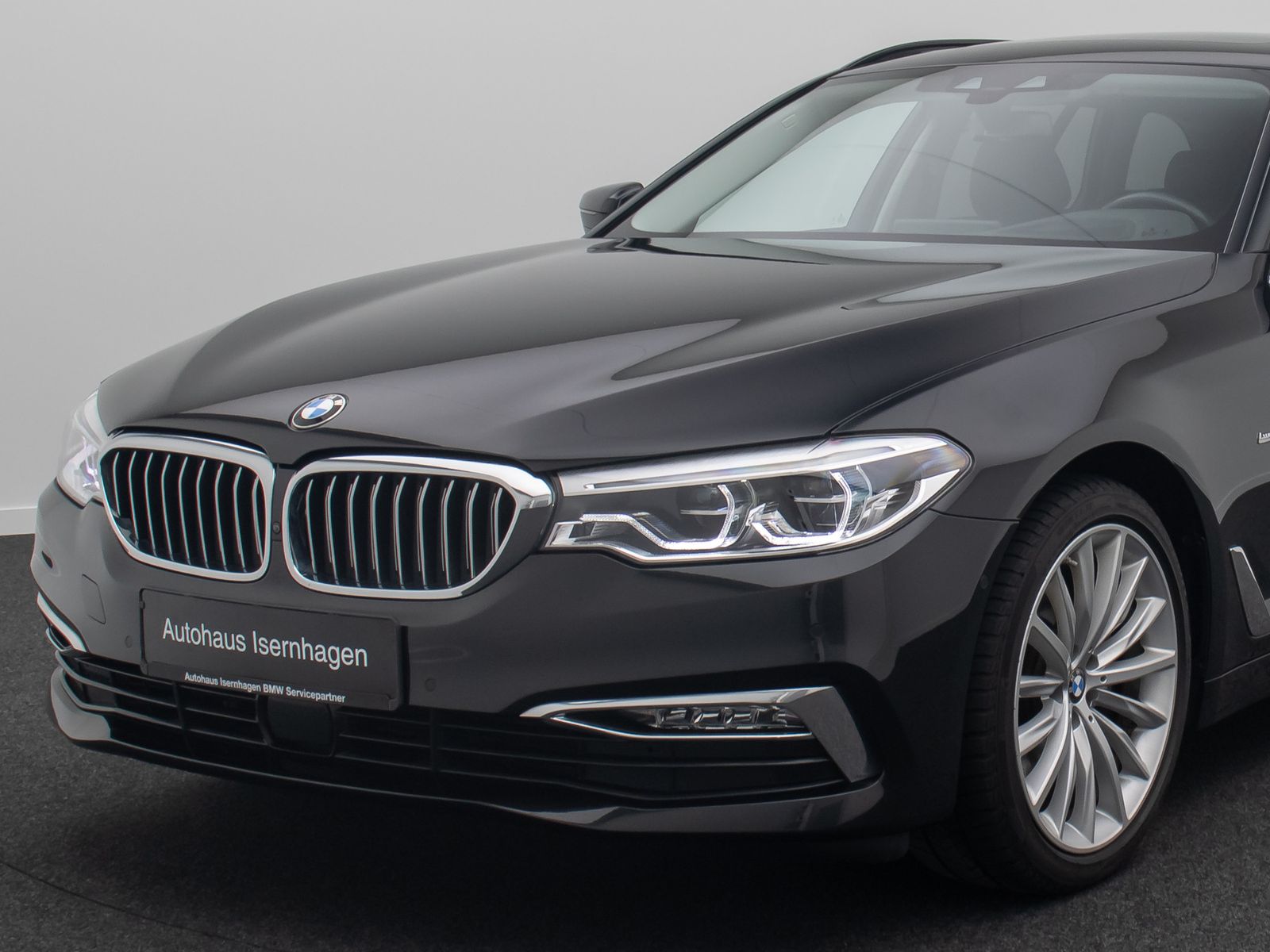 Fahrzeugabbildung BMW 520d Luxury Line Panorama HUD DAB DispKey 19Zoll