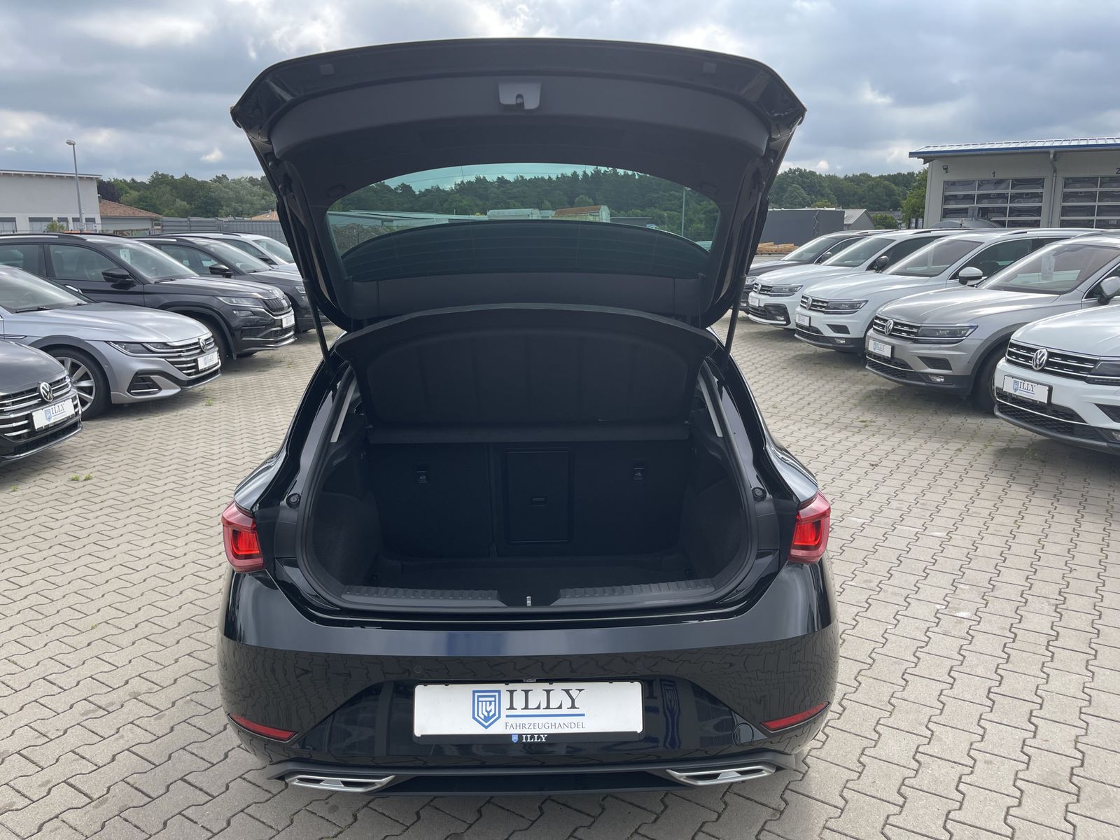 Fahrzeugabbildung SEAT Leon 2.0 TDI*FR-Line*Cam*ACC*LED*