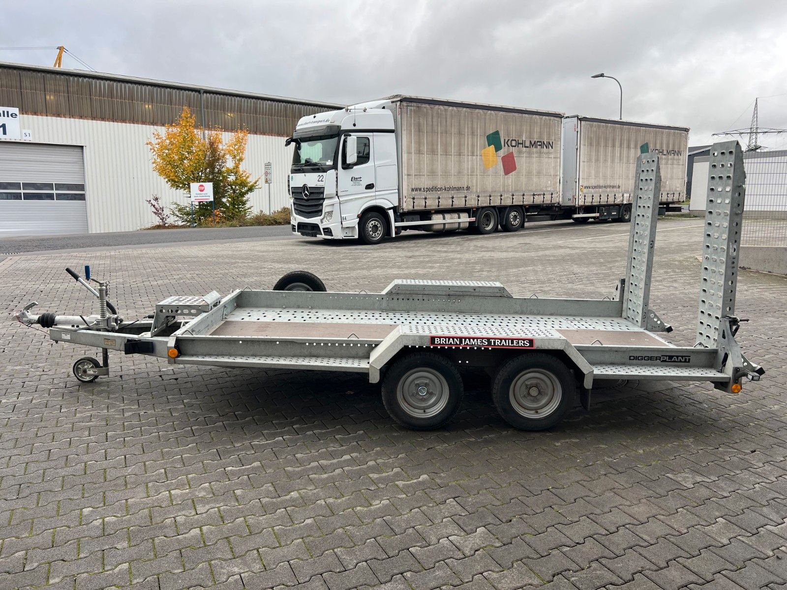 Fahrzeugabbildung Brian James Cargo Digger Plant 2 / Länge 3.700mm / 3.500kg