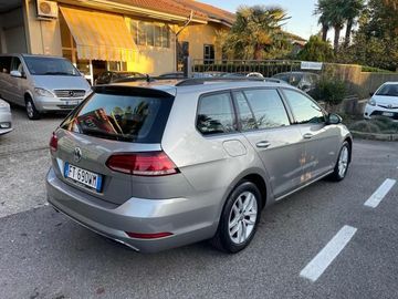 Volkswagen Golf - 6