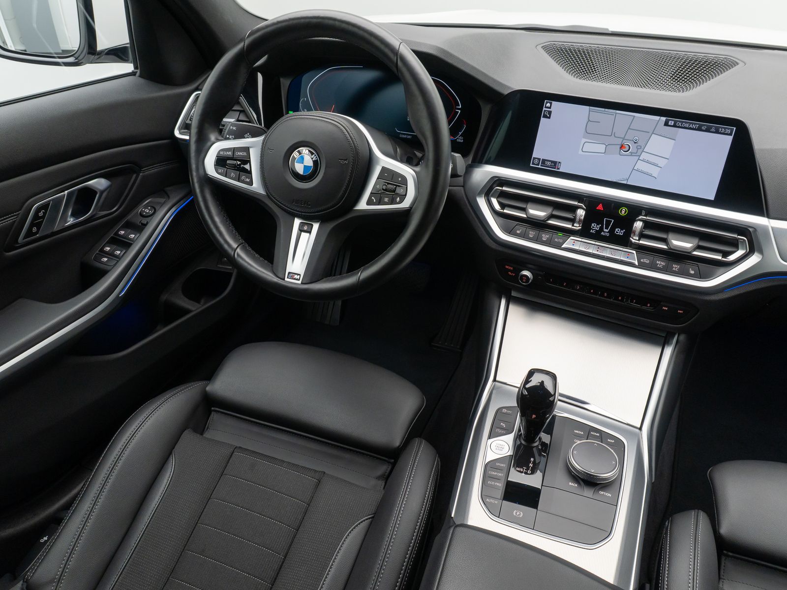 Fahrzeugabbildung BMW 330i Sport Line DAB Alarm MSport Lenkrhzg 19Zoll