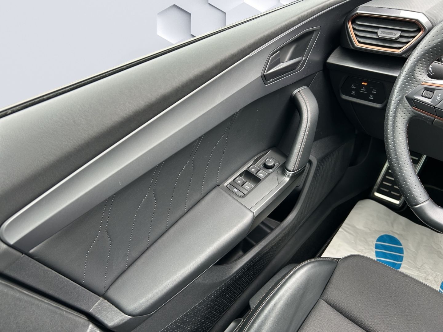 Leon 1.4 e-HYBRID DSG 110kW LED AHZV Sitzheizung