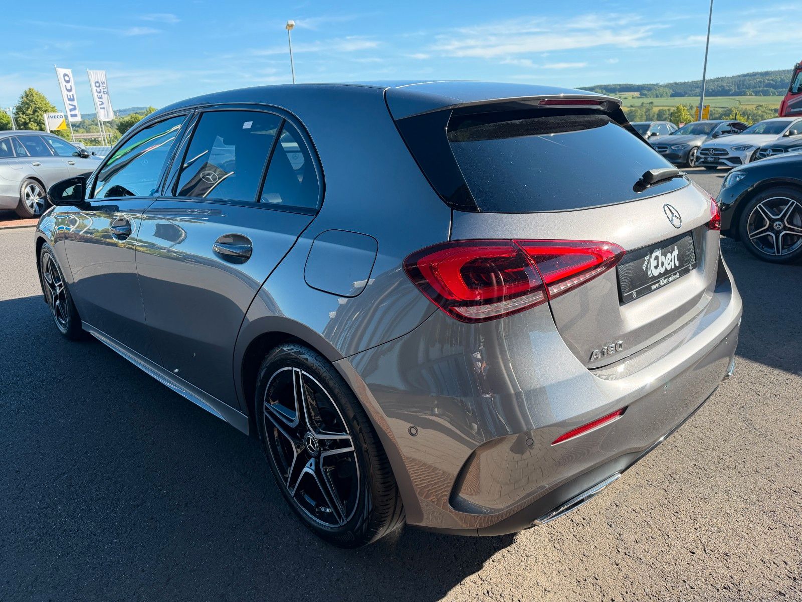 Fahrzeugabbildung Mercedes-Benz A 180 AMG Night+Pano+LED+Carplay