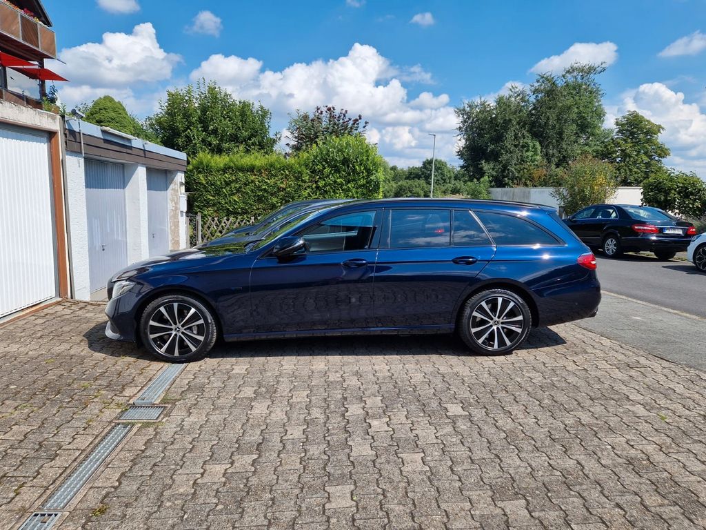 Image of Mercedes-Benz E 300