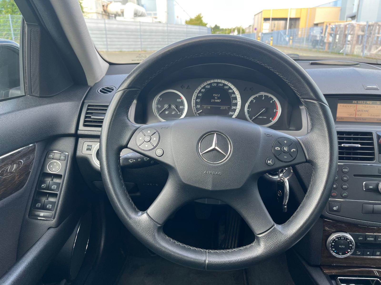 Mercedes-Benz 220 2008 — photo 10