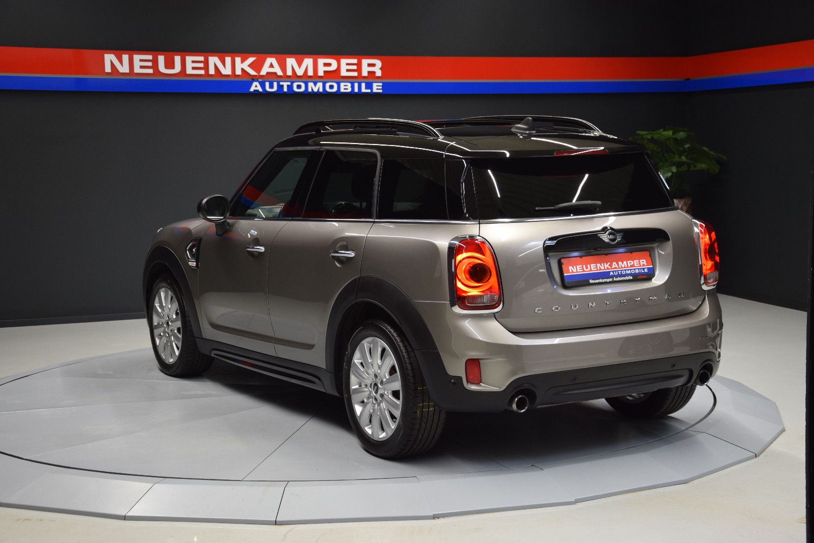 Fahrzeugabbildung MINI Countryman S Pano ACC HuD LED 1.Hand