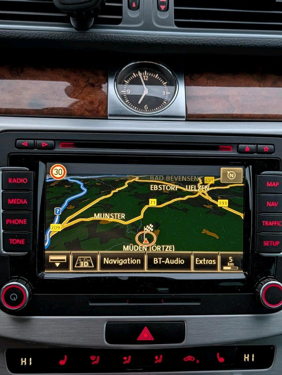 Volkswagen Passat 2012 — photo 11