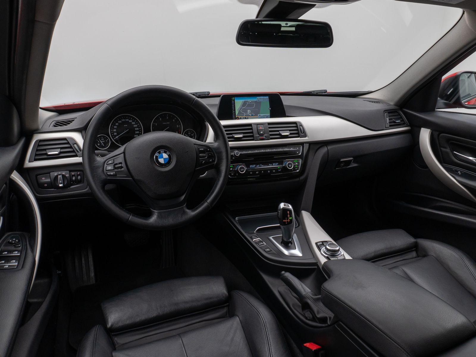 Fahrzeugabbildung BMW 320d xD Navi Lordos PDC LED Komfort AHK Sport