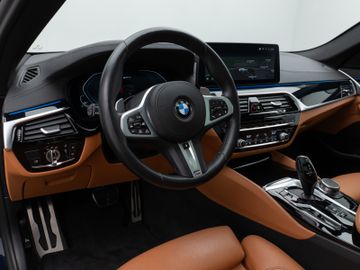 Fahrzeugabbildung BMW 530e M Sport Panorama360°Laser HUD DAB HiFi AHK