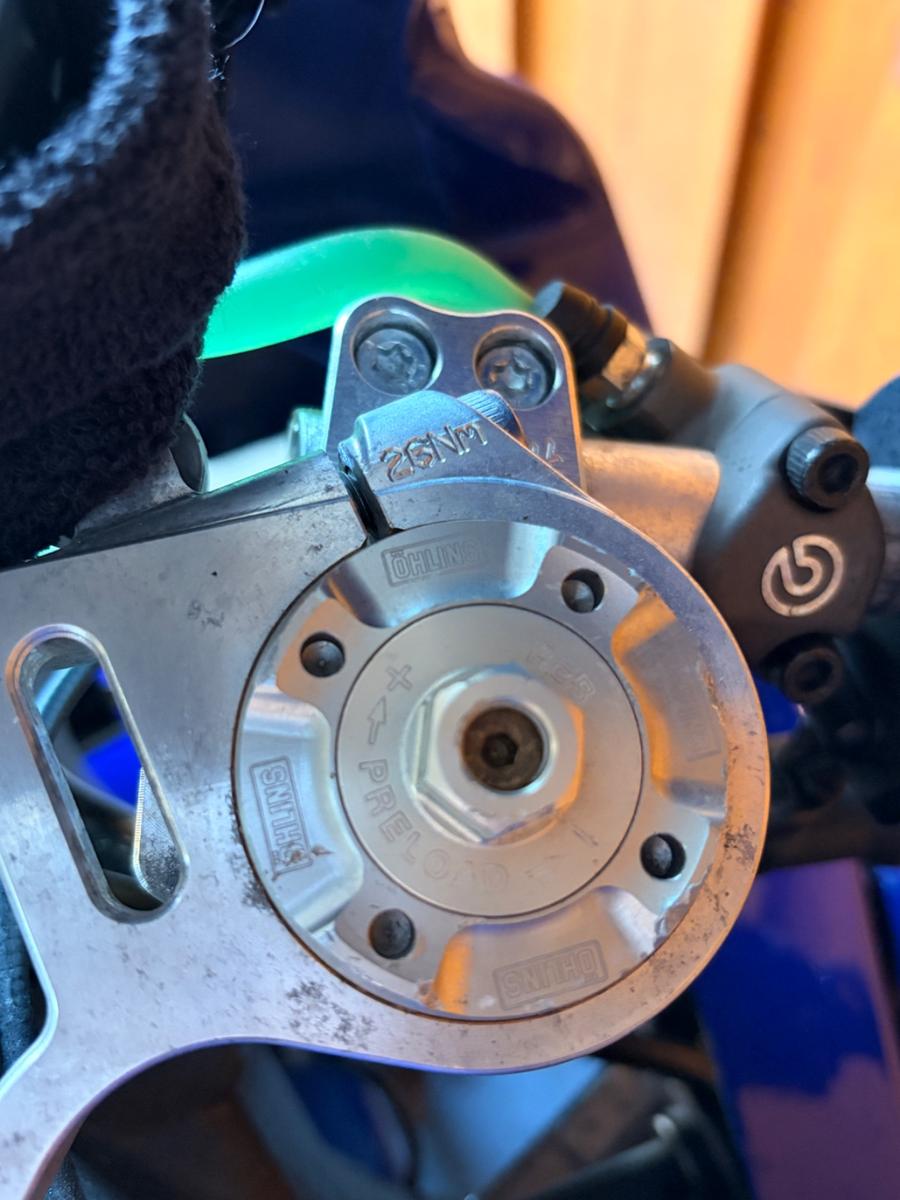 Yamaha R1 RN49 Racebike mit Öhlins Fahrwerk