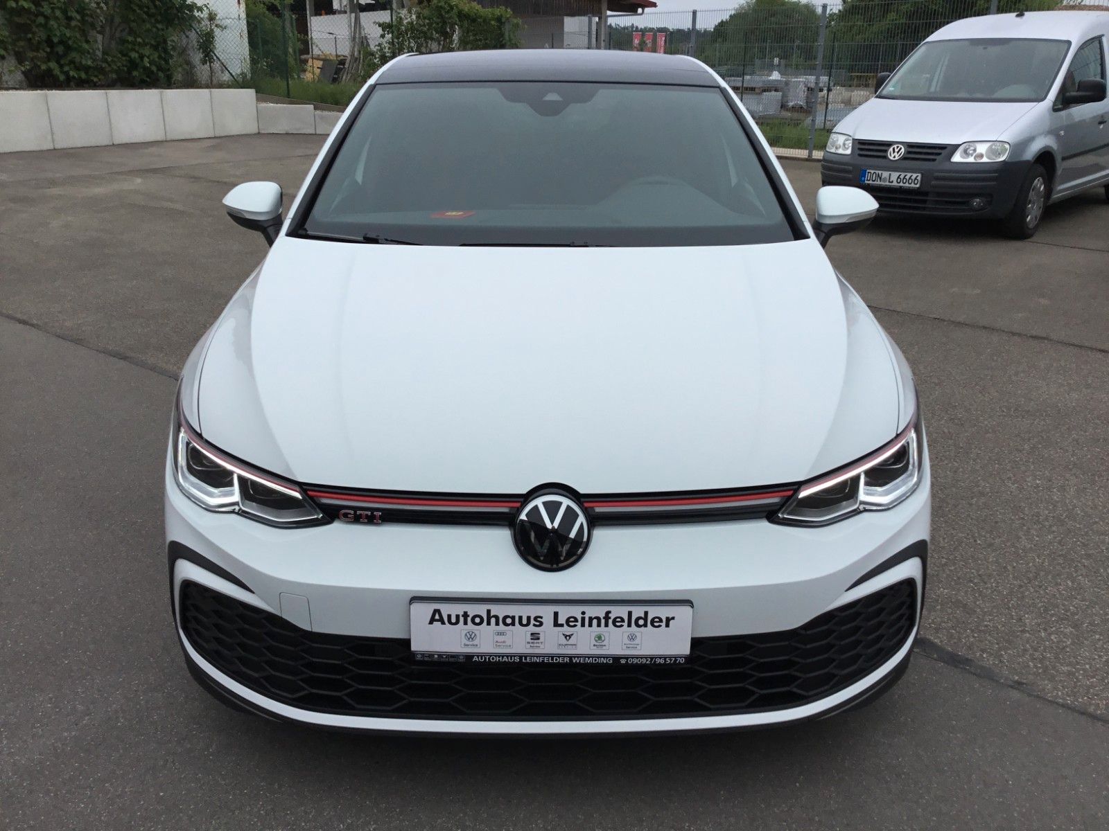 Fahrzeugabbildung Volkswagen Golf 2.0 TSI DSG GTI+Pano+18"+IQ Light