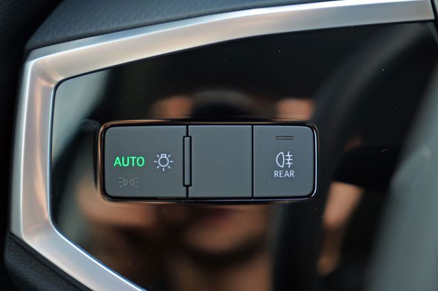 Q3 45TFSIe NAVI+LED BUSINESS  PDC