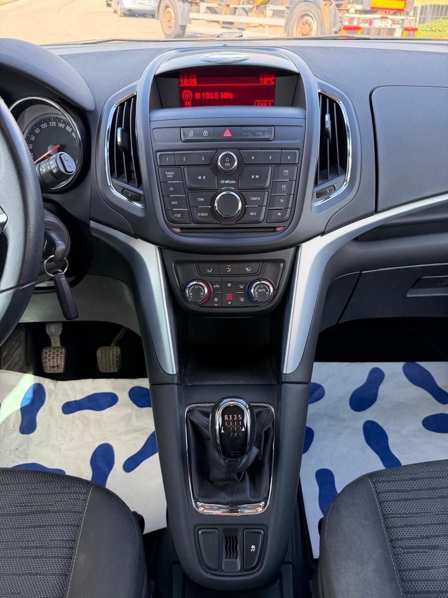 Opel Zafira 2015 — photo 14