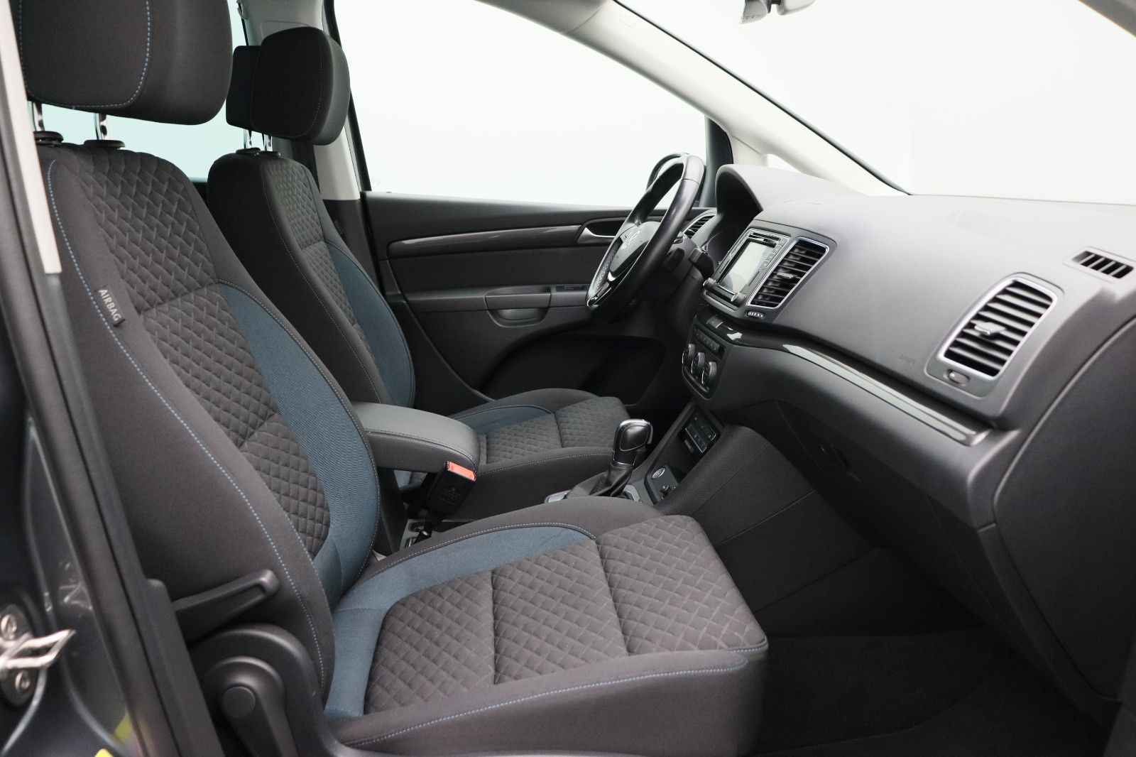 Fahrzeugabbildung Volkswagen Sharan 2.0 IQ.DRIVE ACC NAVI AHK R-Kamera