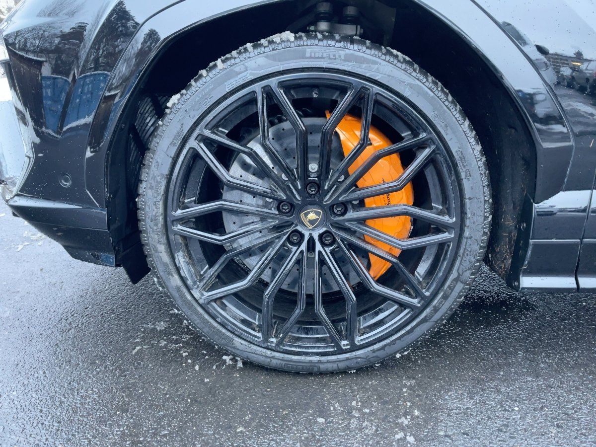 Fahrzeugabbildung Lamborghini URUS SE/Dark-Package/Pano/B&O-Sound