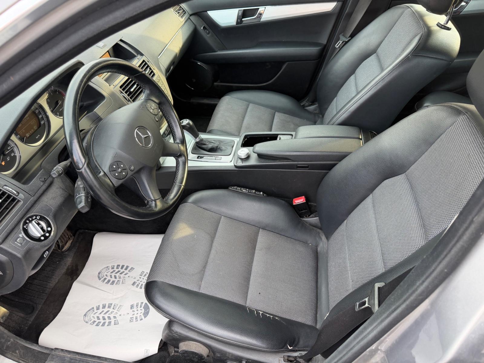 Mercedes-Benz C200 2009 — photo 12