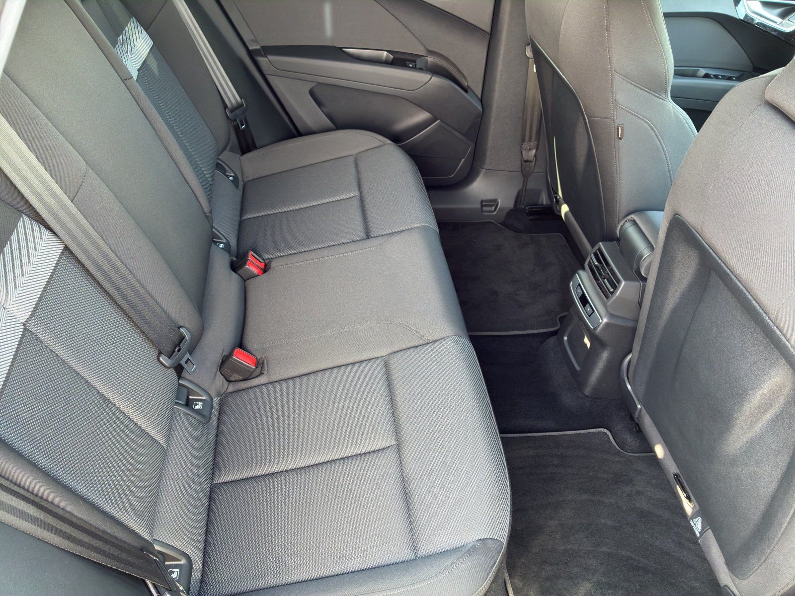 Fahrzeugabbildung Audi Q4 e-tron 40 e-tron Kamera,LED,Matrix,Navi,PDC