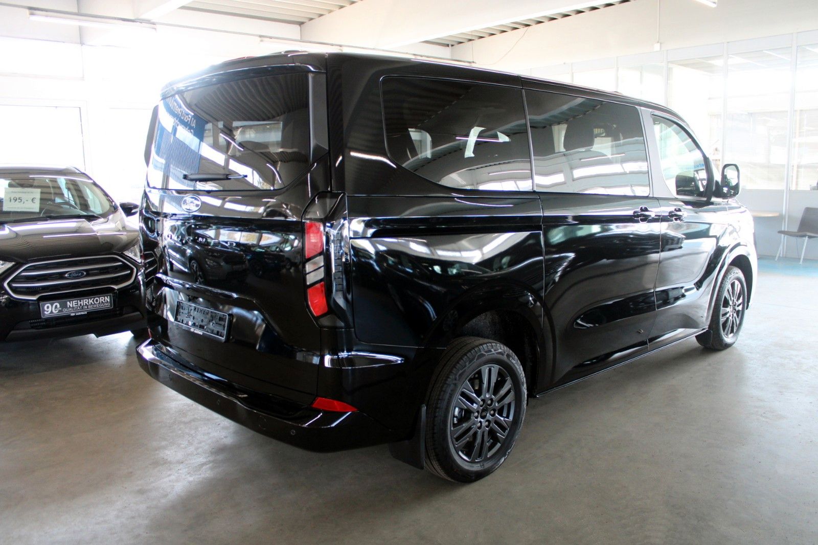 Fahrzeugabbildung Ford Tourneo Custom L1 8-Sitz Titanium Aut. LED STDHZ