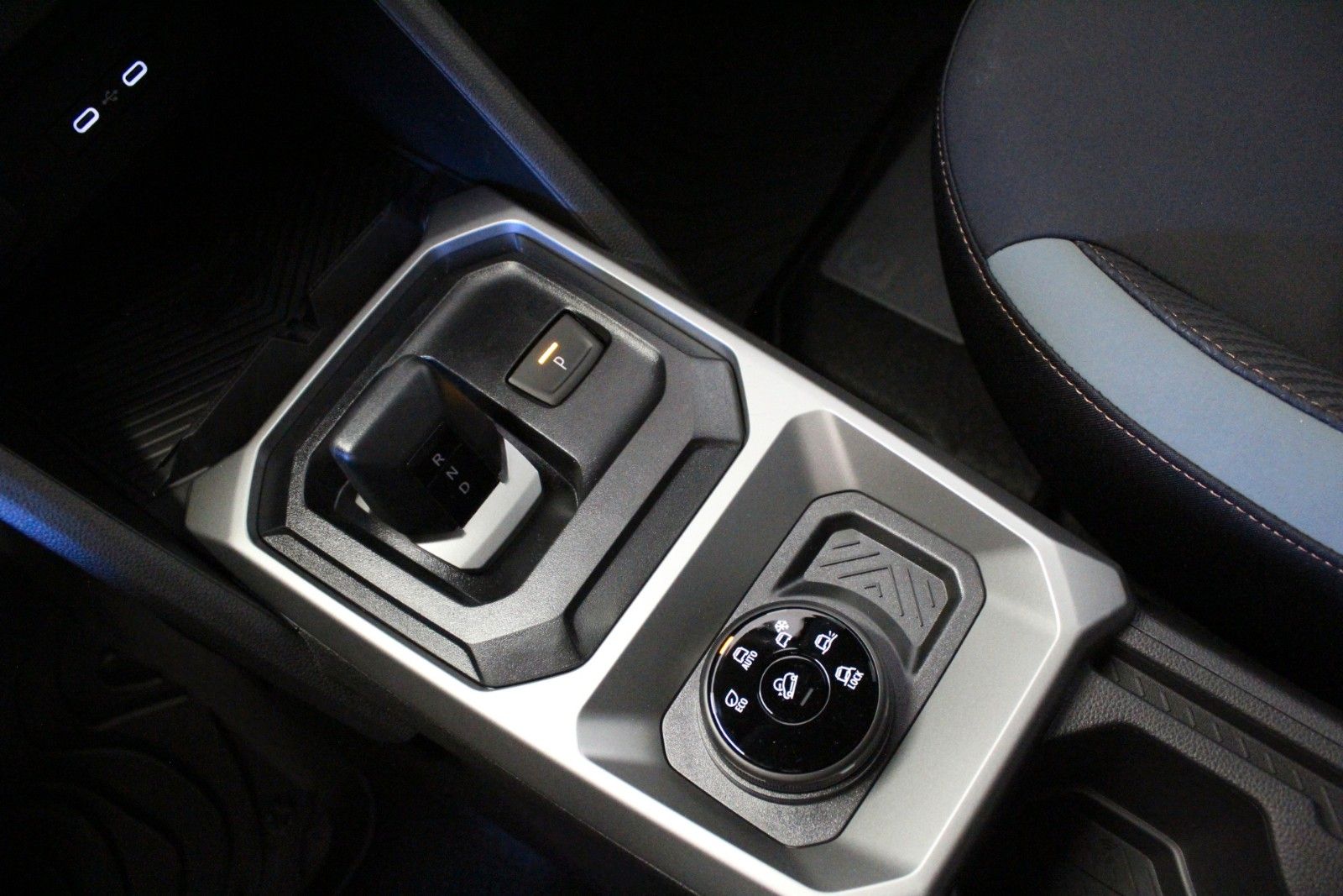 Fahrzeugabbildung Dacia Duster hybrid-G 150 4x4 Extreme MY26