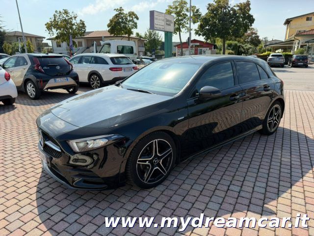 Mercedes-Benz MERCEDES-BENZ A 180 d Automatic Premium Night Ed imagem 2
