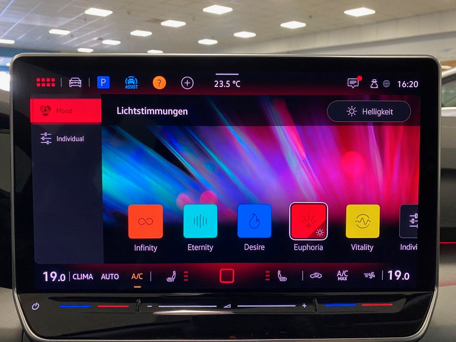 Fahrzeugabbildung Volkswagen Golf 8 Variant 2.0 TDI Life Variant+ACC+PDC v+h+